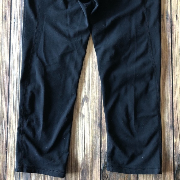GapFit Black Workout Running Yoga Capri Leggings - Picture 6 of 6